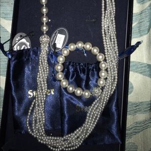 Brand new necklace with matching bracelet